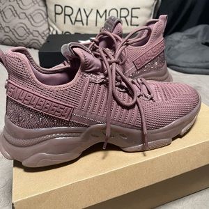 Steve Madden Maxima 108S1’s size 12 (run small)